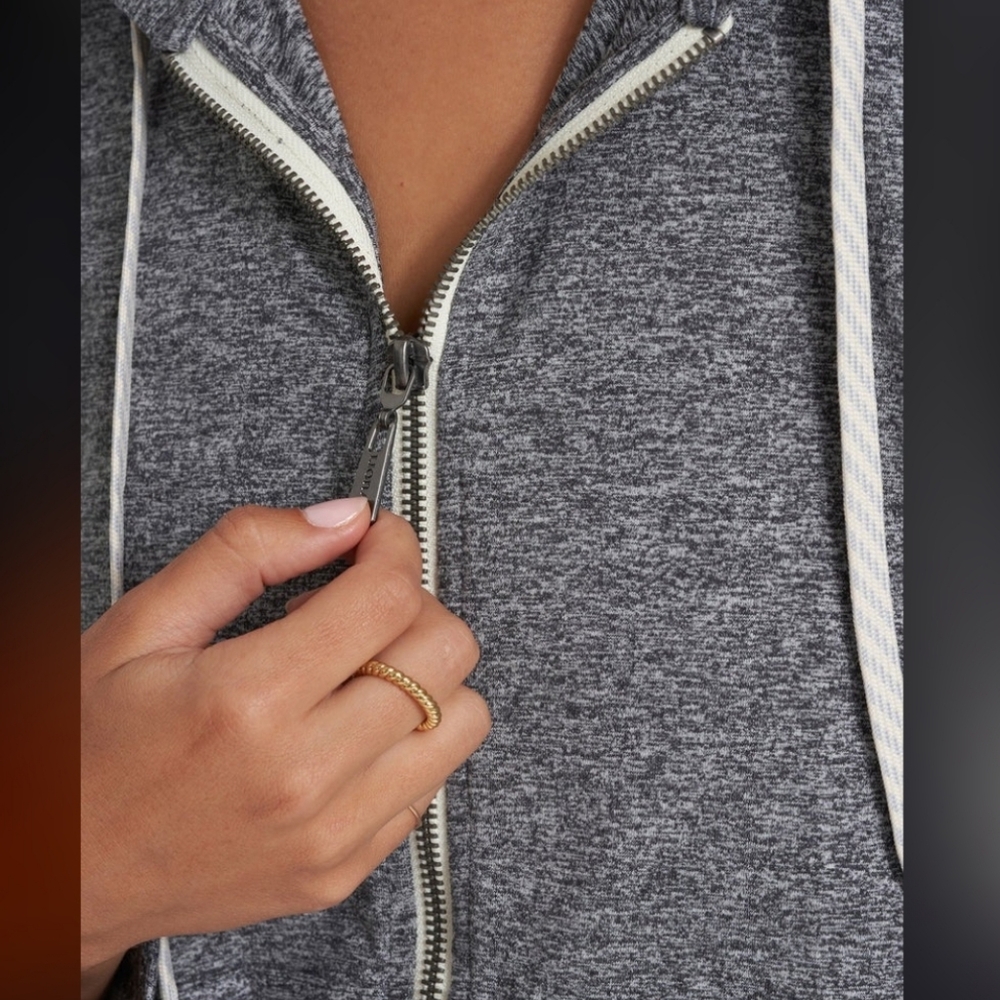 Vuori Halo Performance Hoodie Grey Heather DreamKnit - Picture 2 of 16